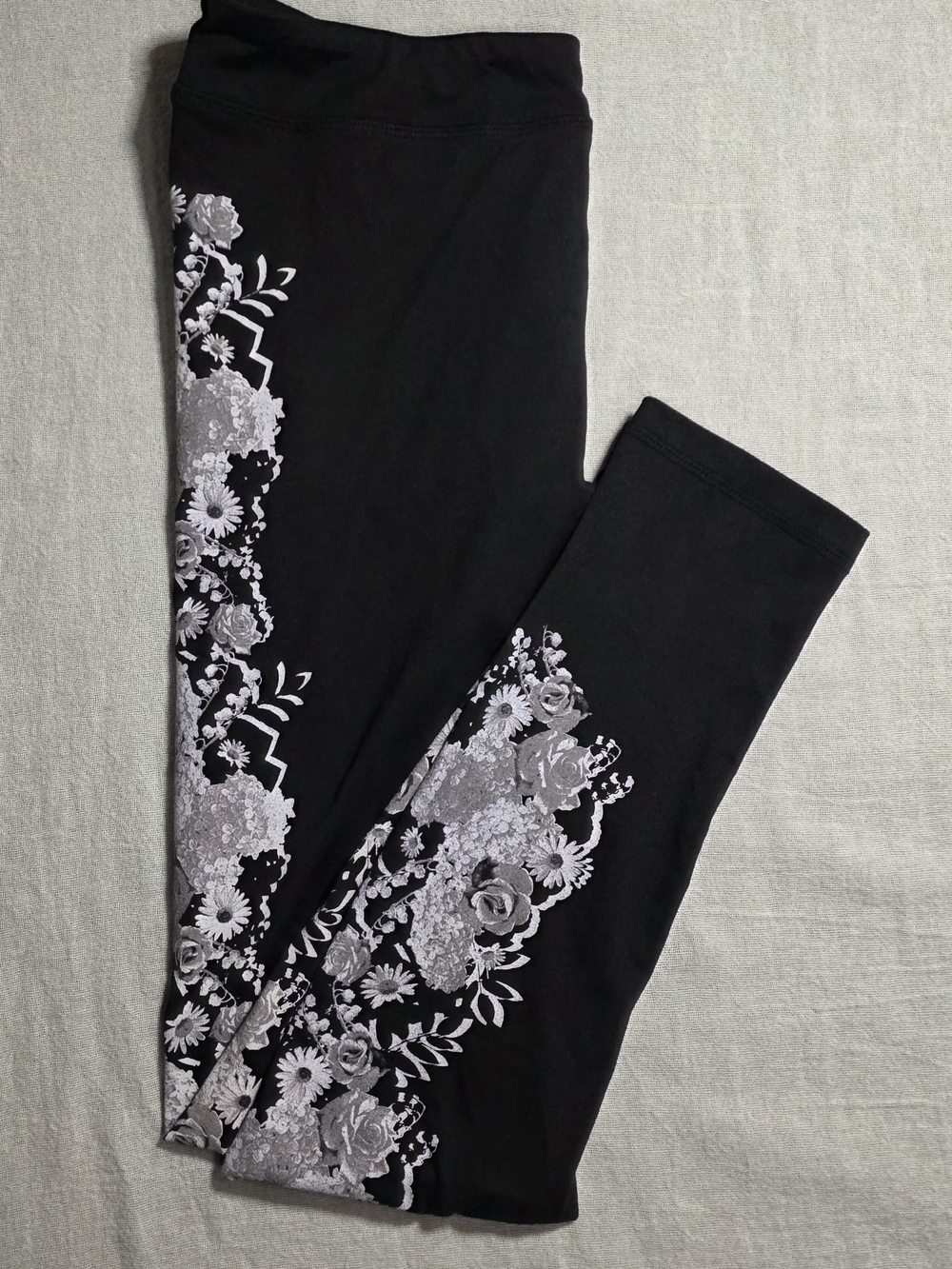 Black Floral-Print Capri Leggings for Women Large